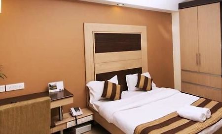Pacific Inn Huda City Centre Sec 41 Ґурґаон Екстер'єр фото