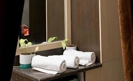 Pacific Inn Huda City Centre Sec 41 Ґурґаон Екстер'єр фото